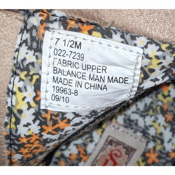 Decree Women's Beige Vegan Suede Ankle Boots Side Zip Size 7.5 M 3.25" Heels - Picture 11 of 12